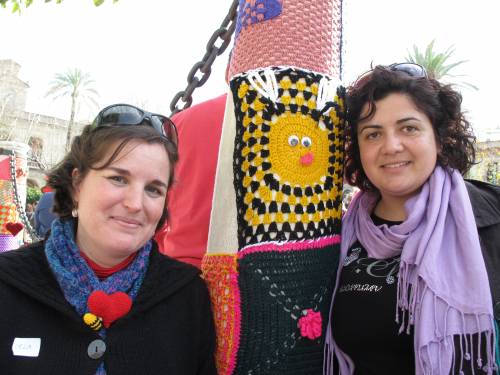 Encarni y Abejitas en el Urban Knitting Sevilla. Febreo 2013