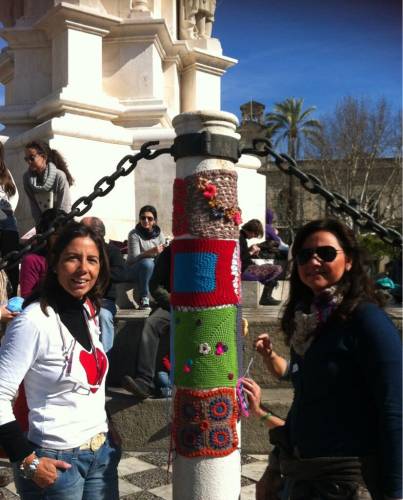 Rocío y Susana en el Urban Knitting Sevilla. Febreo 2013