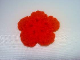 Broche de sencilla flor en crochet