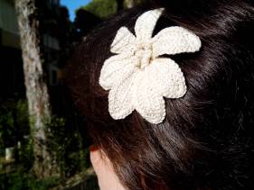 Simple lily hair pin
