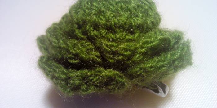 Broche flor de crochet