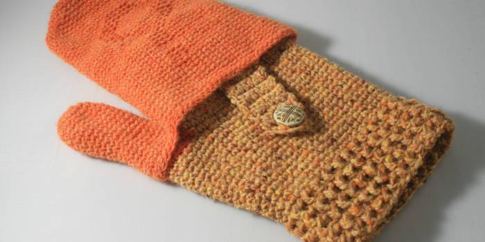 Melitas, warm crochet convertible mittens
