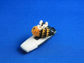 Adorno de abejita para USB