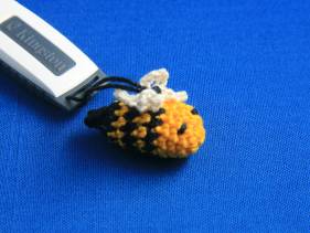 Adorno de abejita para USB