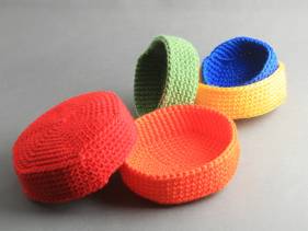 Cubiletes de colores en crochet