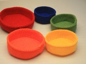 Cubiletes de colores en crochet