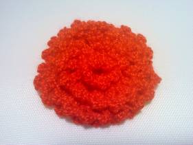 Broche de crochet de flor en espiral