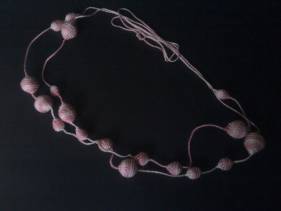 Collar de boliches amigurimi