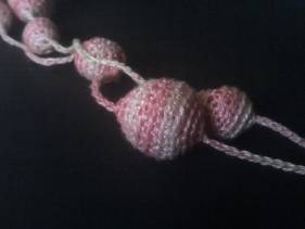 Collar de boliches amigurimi