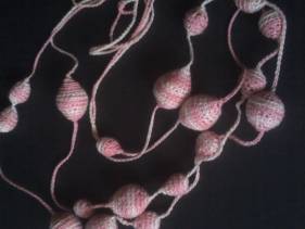 Collar de boliches amigurimi