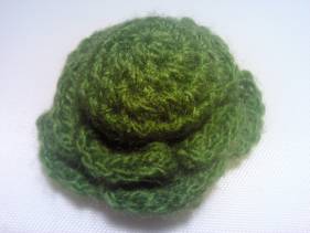 Broche flor de crochet