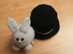 Conejo y chistera amigurumis