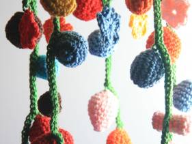 Movil de bolitas amigurumi