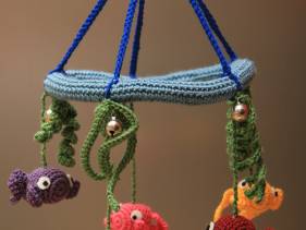 Movil de peces amigurumi