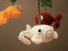 Movil de peces amigurumi