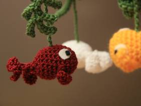 Movil de peces amigurumi