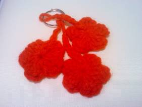 Llavero con flores en crochet