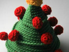 Christmas tree amigurumi by abejitasorg