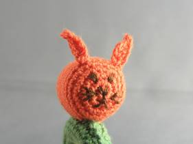 Sonajero de conejo amigurumi