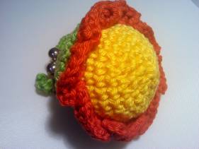 Sonjero de crochet con cascabeles