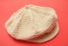 Gorra con visera de ganchillo