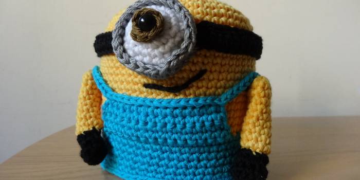 Minion amigurumi tissue cozy