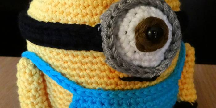 Minion amigurumi tissue cozy