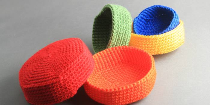 Cubiletes de colores en crochet