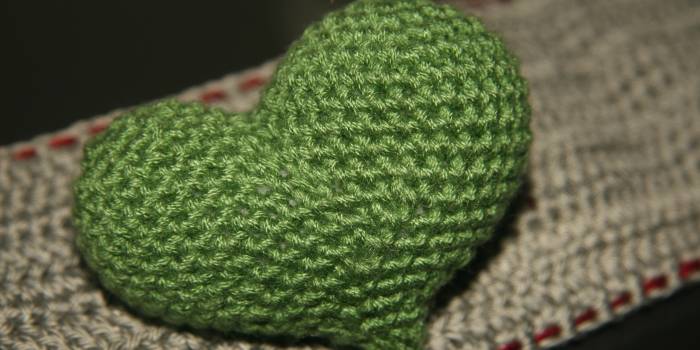 Puffy heart brooch