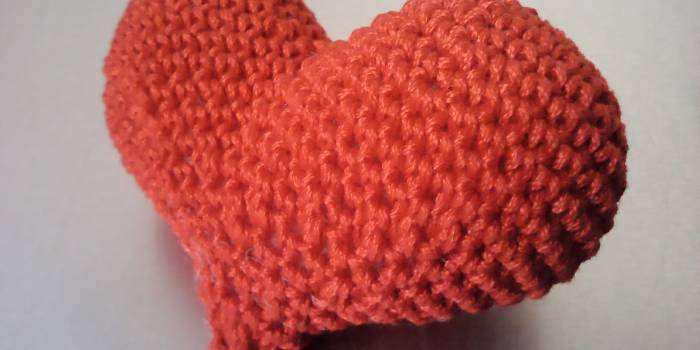 Puffy heart brooch