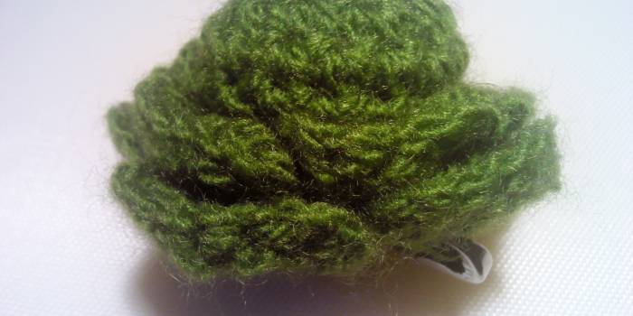 Broche flor de crochet