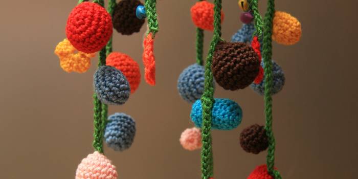 Movil de bolitas amigurumi