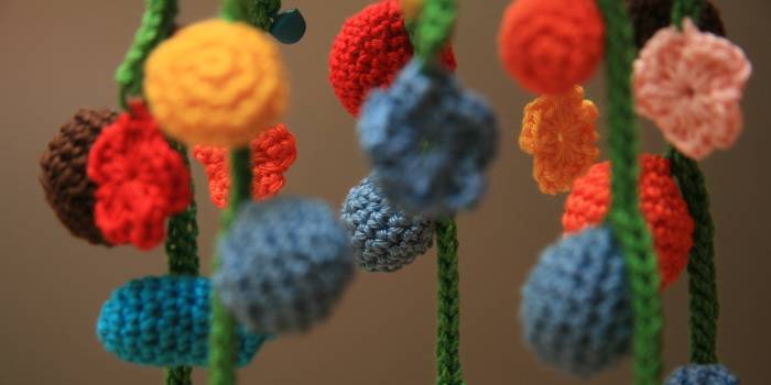 Movil de bolitas amigurumi