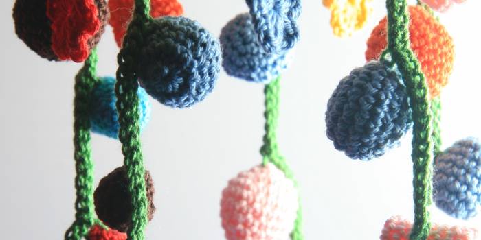 Movil de bolitas amigurumi