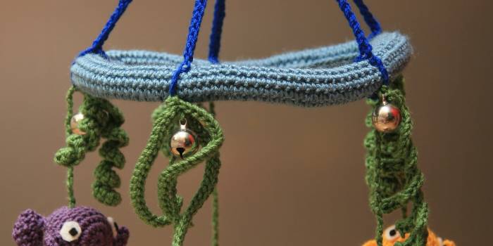 Movil de peces amigurumi