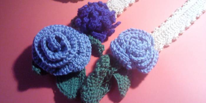 Bufanda-collar de crochet con flores