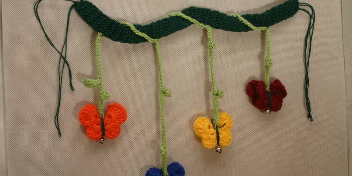 Móvil de mariposas para bebé
