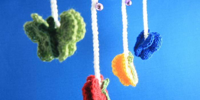 Móvil de mariposas en crochet para bebé