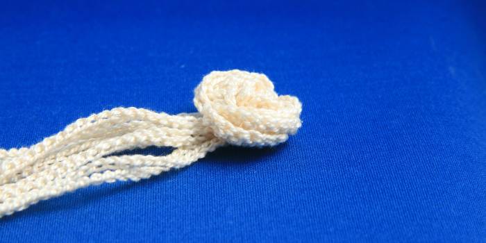 Pulsera de ganchillo con flor
