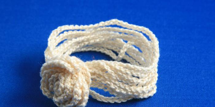 Pulsera de ganchillo con flor